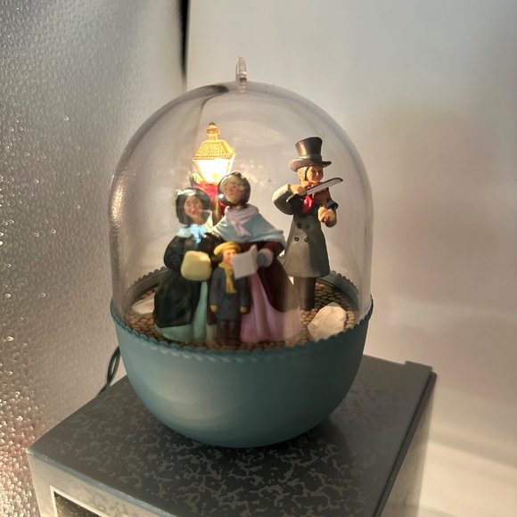 Joyous Carolers Ornament We Wish You A Merry Christmas Light Motion Music - Picture 5 of 8